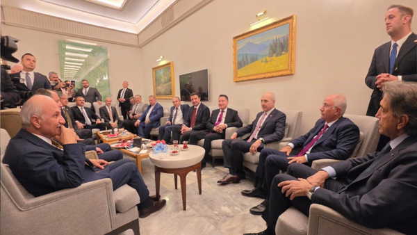 Çerçeve yasa görüşmeleri… Ali Babacan ve Efkan Âlâ arasında dikkat çeken diyalog!
